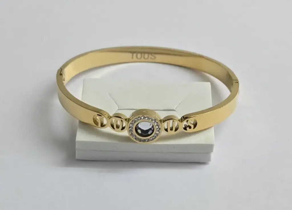 18K Gold Plated Bracelet with Crystal Centerpiece – Anti-Tarnish ✨