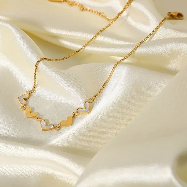 💛✨ Golden Hearts Chain Necklace – Minimal & Elegant ✨💛