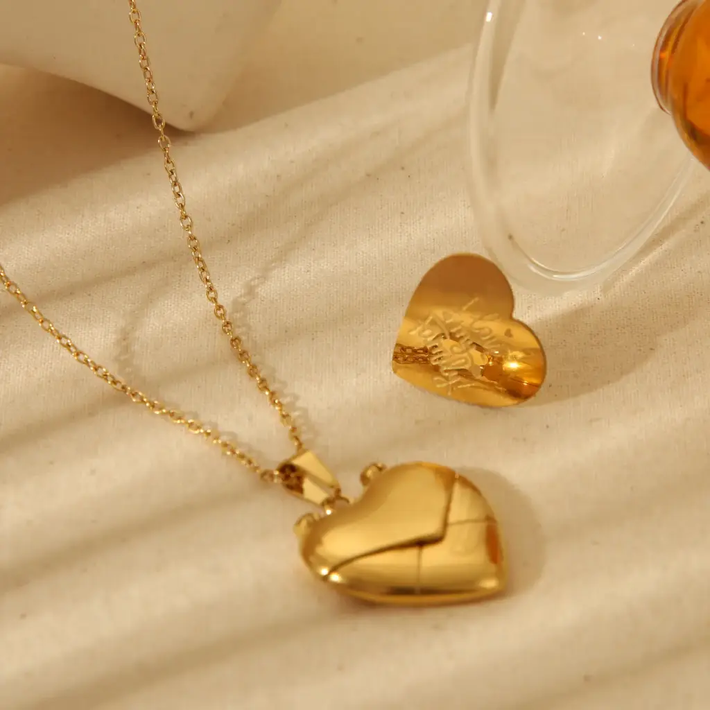 Elegant Heart Locket Necklace – 5 Engraved Variants