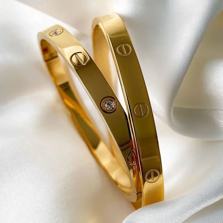 Elegant Screw Love Bangle 💫 | Premium Gold-Plated Bracelet