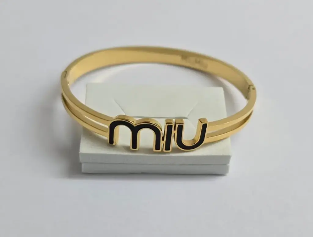 “MIU” Designer-Inspired Bracelet – Anti-Tarnish ✨💛