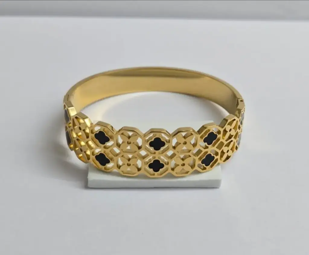 Geometric Floral Bracelet – Anti-Tarnish ✨🌸