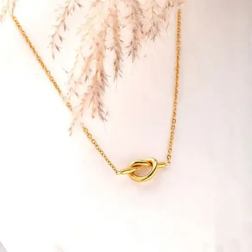 🌟 Golden Love Knot Necklace – 18K Gold Plated | Anti-Tarnish 🌟