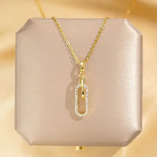 ✨💛 Sparkling Link Pendant Necklace – Modern Elegance 💛✨